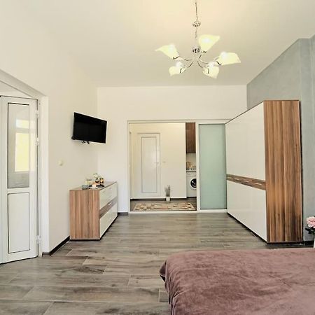 Cozy 2-Bedroom Flat In The Very Center Of София Екстериор снимка